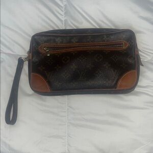Louis Vuitton Brown Monogram Canvas Wristlet Pouch Vintage. 🤎